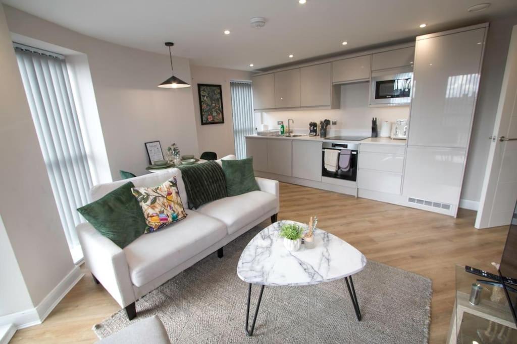 Cosy 1 Bed Apartment In Central Leeds ลีดส์ ภายนอก รูปภาพ