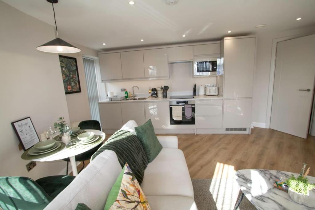 Cosy 1 Bed Apartment In Central Leeds ลีดส์ ภายนอก รูปภาพ