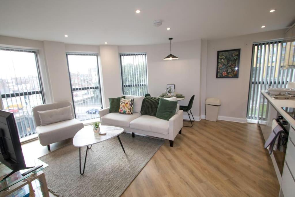 Cosy 1 Bed Apartment In Central Leeds ลีดส์ ภายนอก รูปภาพ